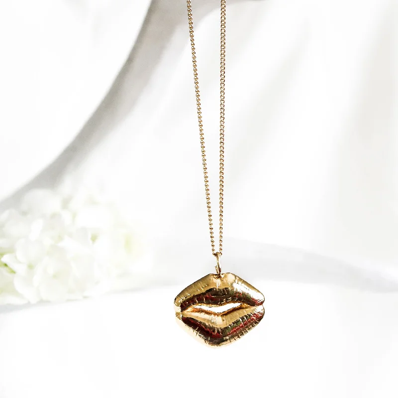 Rose Gold Lip Pendant -