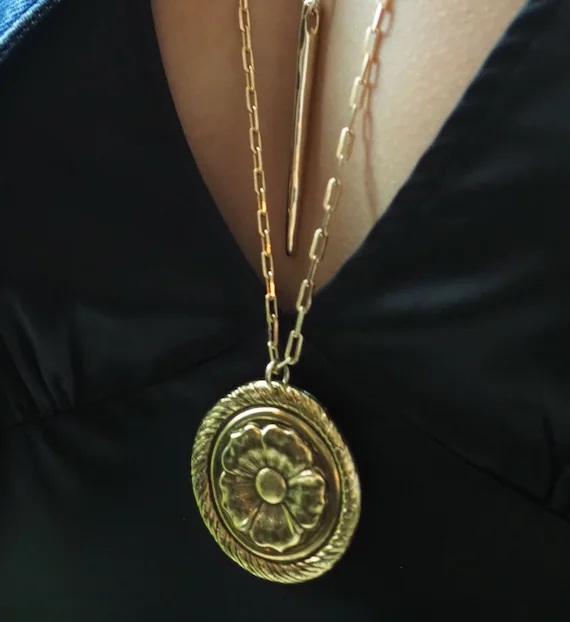 Handmade Gold Necklaces-MAGGIE JAYNE FLORAL DISC PENDANT NECKLACE