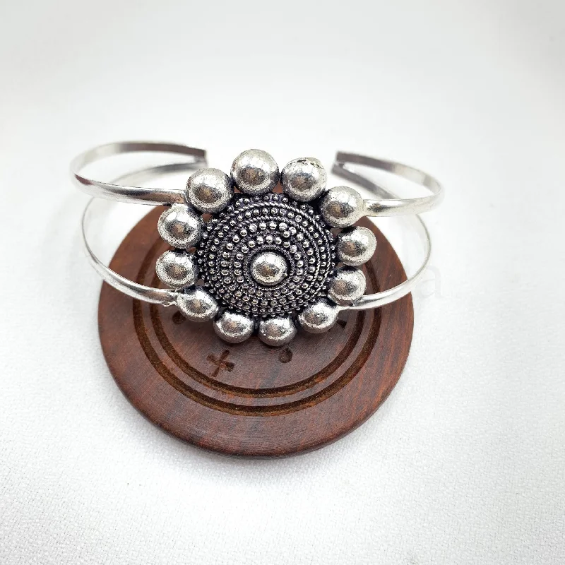 Adjustable Silver Bangles-Chic Big Floral Oxidized Silver Kada Bangle